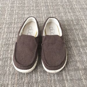 🔥Hey Dude Thad Sox slip ons!🔥